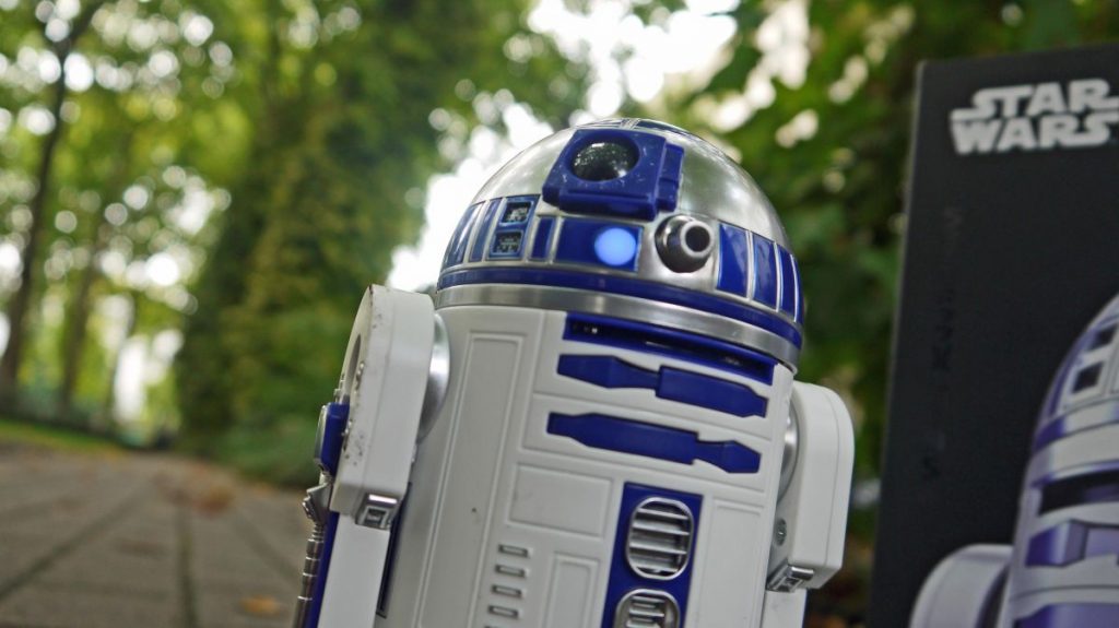 Star Wars ရုပ္ရွင္ fan ေတြႀကိဳက္ႏွစ္သက္မယ့္ ေဒၚလာ ၁၈၀ တန္ R2-D2 စက္ရုပ္ေလး