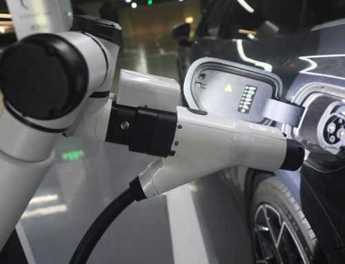 EV ကားတွေကို အားသွင်းပေးပြီး တာယာလေထိုးပေးမယ့် BYD ရဲ့ စက်ရုပ်