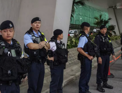 ဟောင်ကောင်မှာ  ရဲက ဖုန်း Password တောင်းလို့ မပေးရင် ထောင်ချခံရမည်