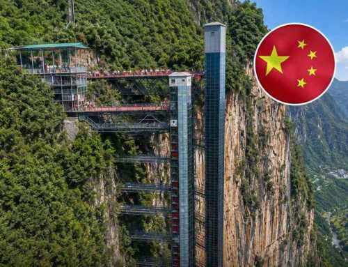 ၃ နာရီကြာ တောင်တက်ခရီးကနေ မိနစ် ၃၀ နဲ့ ကျောင်းရောက်နိုင်မယ့် တရုတ်နိုင်ငံက အံ့မခန်း ချောက်ကမ်းပါး ဓာတ်လှေကားသစ်